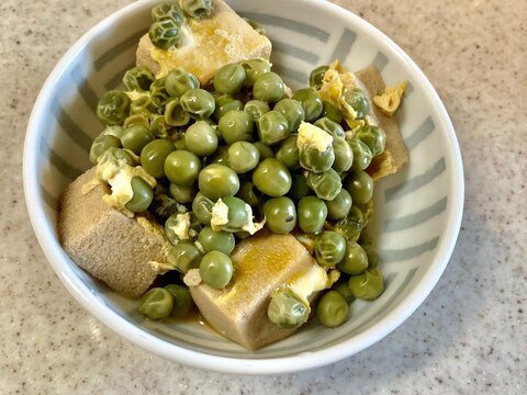 たっぷりエンドウ豆と高野豆腐の卵とじ